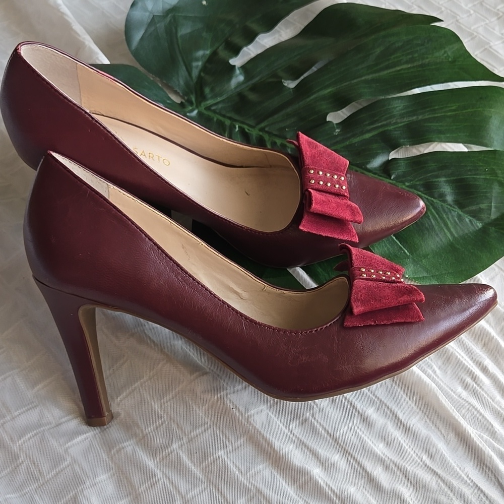 Franco Sarto Elegant Burgundy Heels with Bow Accent Corpcore Business Casual